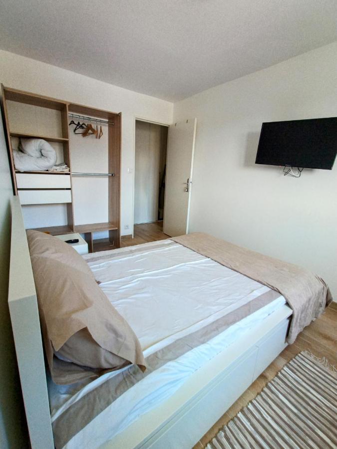 Private Room In Renovated Apartment - Tram 1 Min Walk Nice Extérieur photo