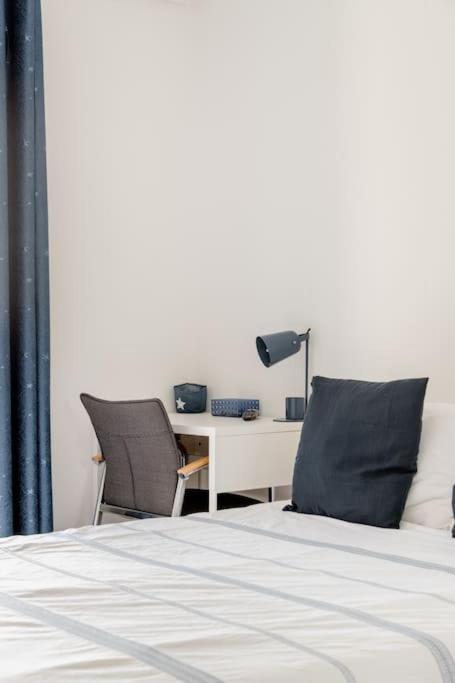 Private Room In Renovated Apartment - Tram 1 Min Walk Nice Extérieur photo
