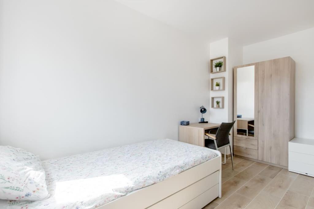 Private Room In Renovated Apartment - Tram 1 Min Walk Nice Extérieur photo