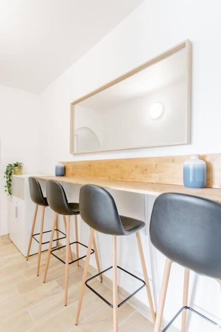 Private Room In Renovated Apartment - Tram 1 Min Walk Nice Extérieur photo