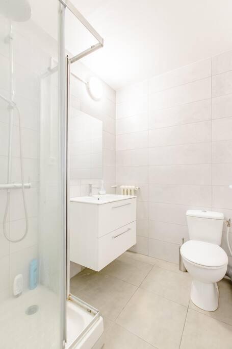 Private Room In Renovated Apartment - Tram 1 Min Walk Nice Extérieur photo