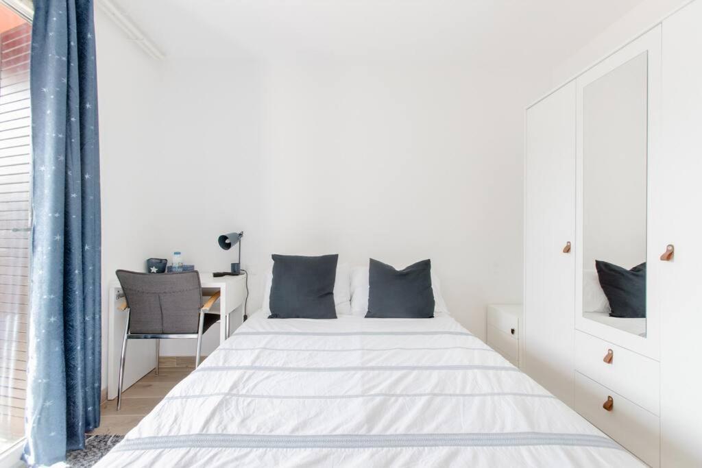 Private Room In Renovated Apartment - Tram 1 Min Walk Nice Extérieur photo