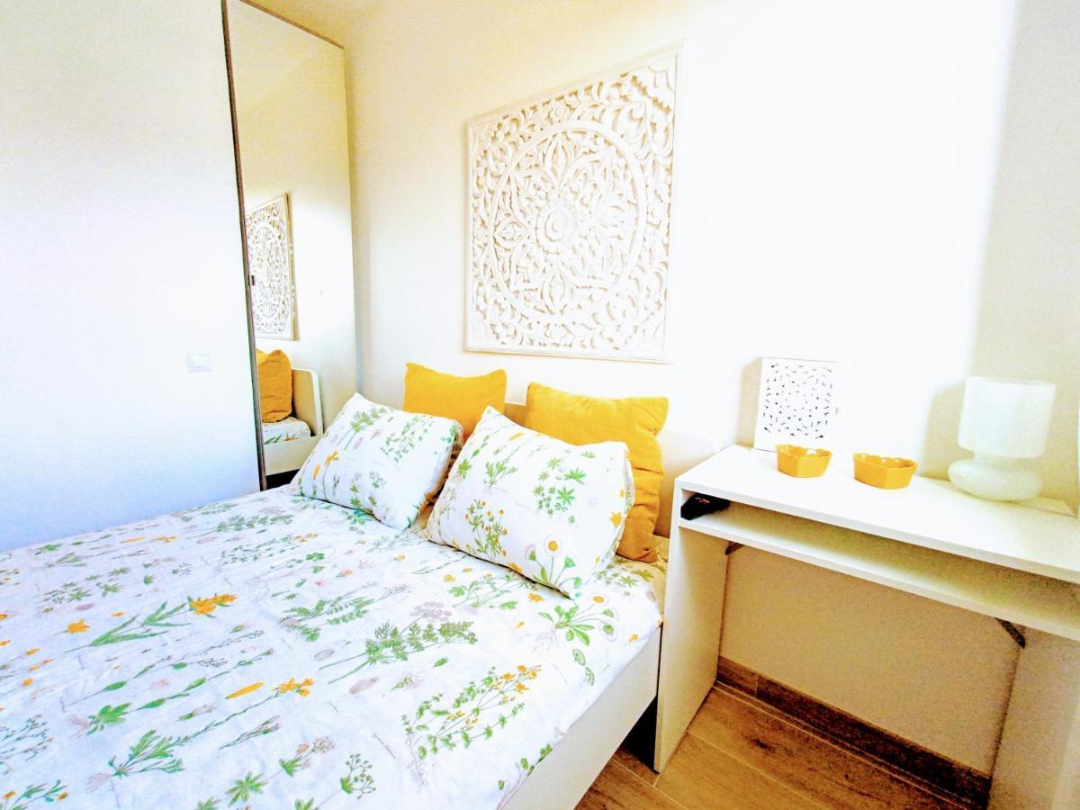 Private Room In Renovated Apartment - Tram 1 Min Walk Nice Extérieur photo